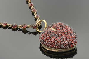 heart-garnet-locket