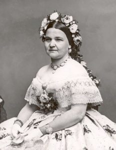 mary-todd-lincoln-in-pearl-demi-parure